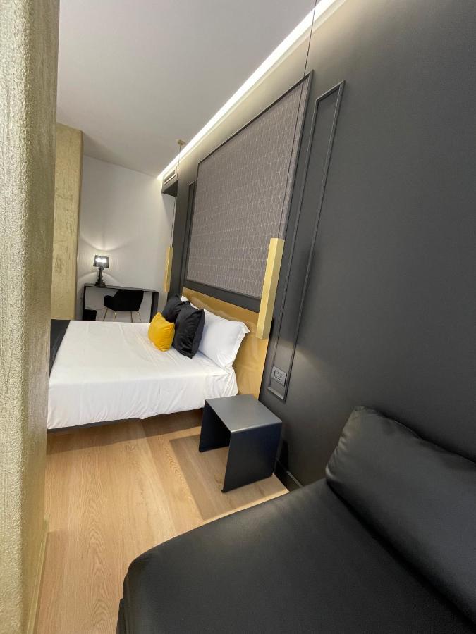 Camera Tripla